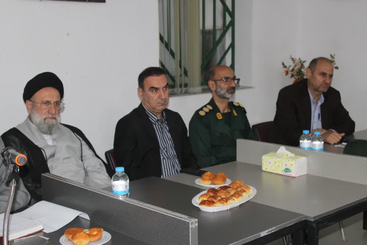 نشست صمیمی ایرج شاهی با نویسندگان شهرستان رضوانشهر به مناسبت هفته کتاب و کتابخوانی