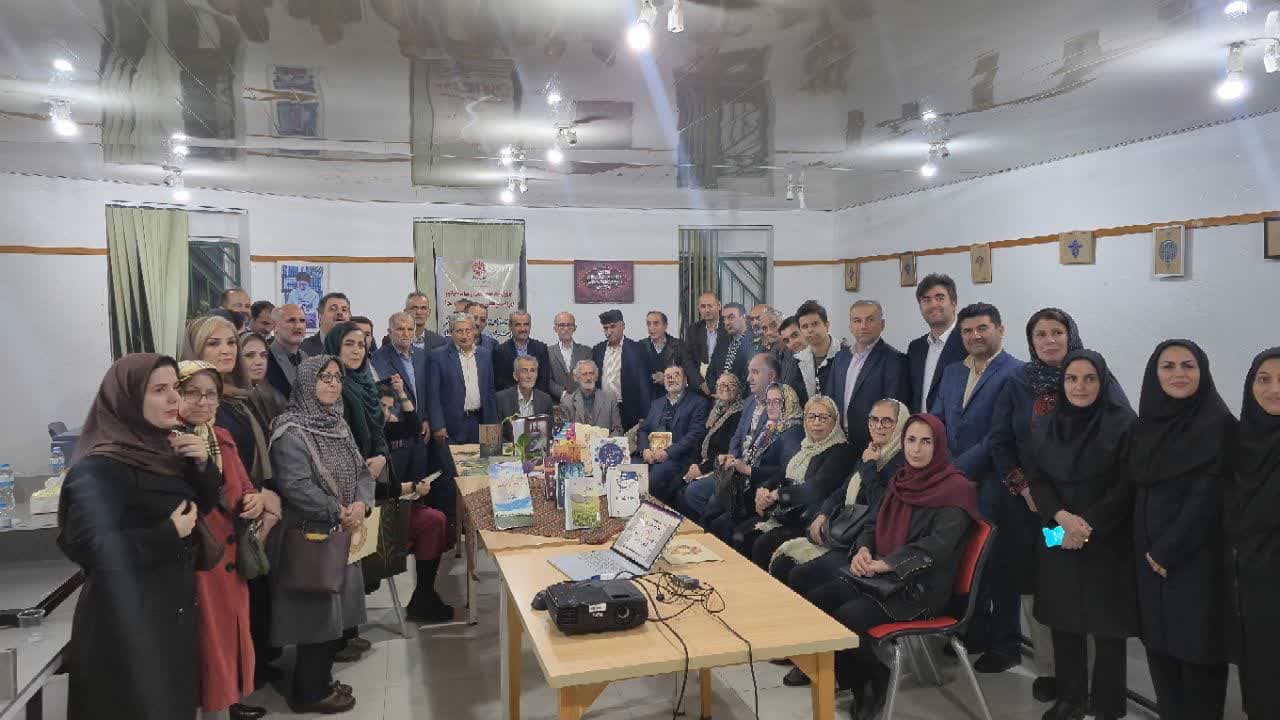 نشست صمیمی ایرج شاهی با نویسندگان شهرستان رضوانشهر به مناسبت هفته کتاب و کتابخوانی