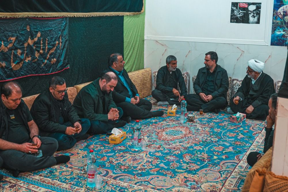 دیدار دکتر شیخان با خانواده شهدای جنگ رمضان در کنگان