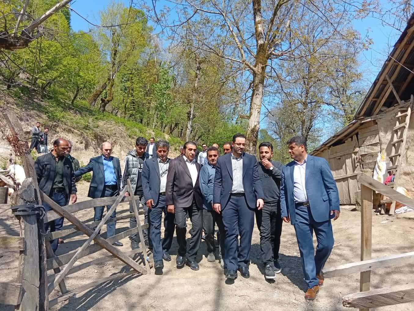 بازدید یاسر اسلامدوست از پروژه برق رسانی بخش حویق