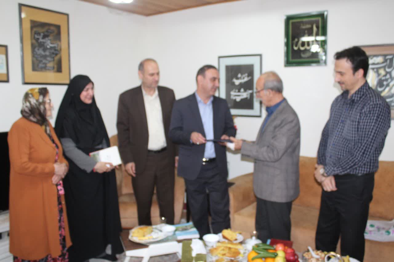 تجلیل فرماندار رضوانشهر از مقام علمی و فرهنگی دکتر ابراهیم خادمی ارده