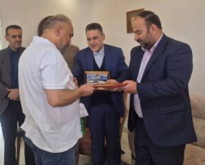 اهدای لوح شهروند افتخاری به خیر کشوری کمیته امداد توسط شهردار ماسال